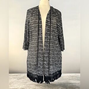 NWT!Avenue Monochrome Fringe Cardigan
Size 30/32 or 4X